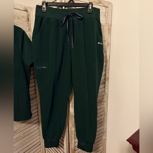 British Racing Green Figs. - Picture 3 of 3